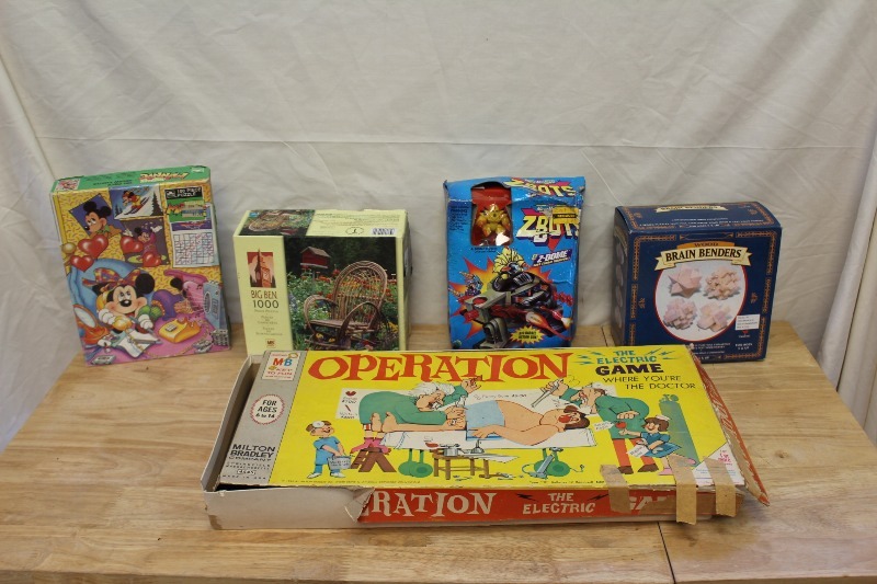 lot 98 image: Games  Puzzles  etc..