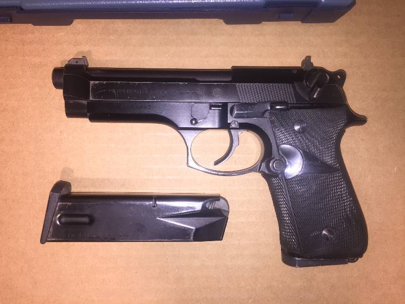 lot 14 image: Beretta 92F Semi-auto 9mm Pistol