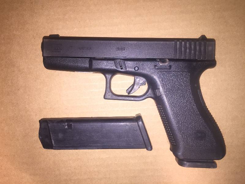 lot 17 image: Glock 17 Gen 2 Semi-Auto 9mm Pistol