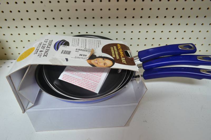New Rachael Ray Nonstick Skillets Set of 3