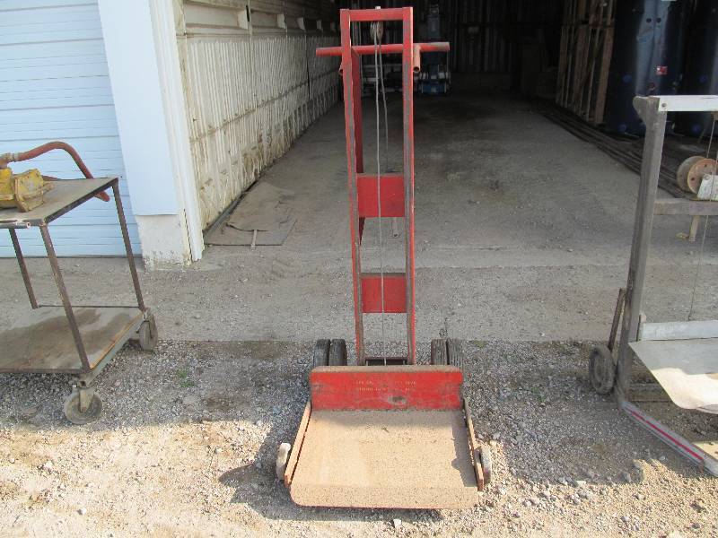 Dayton 500lb Crank Lift