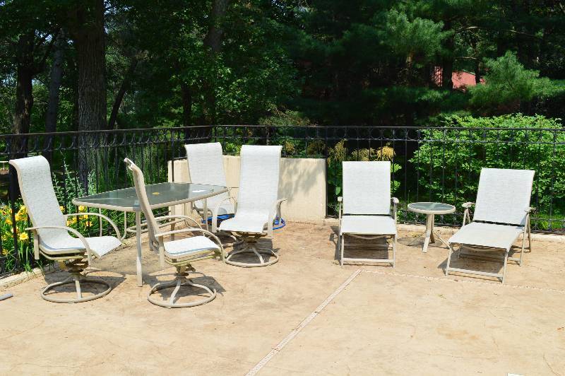 lot 21 image: Outdoor Deck Set Include Clear Top Table, 38 x 60 x 28 Swivel Patio Chairs (4) Recliner Patio Chairs (2) Small Circular Table.
