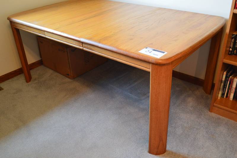 lot 24 image: Wooden Dining Room Table Pictured wOne Leaf Included 72 x 41 x 29.
