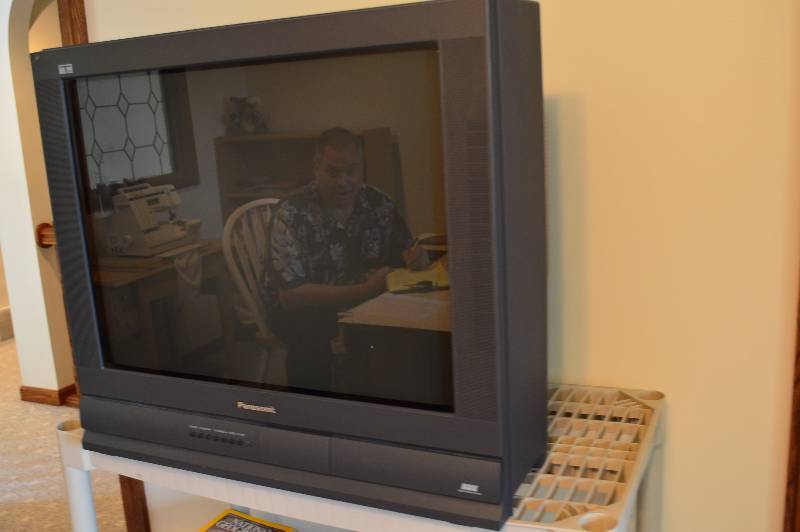 lot 25 image: Panasoninc HD LRT Style 27 Screen TV.