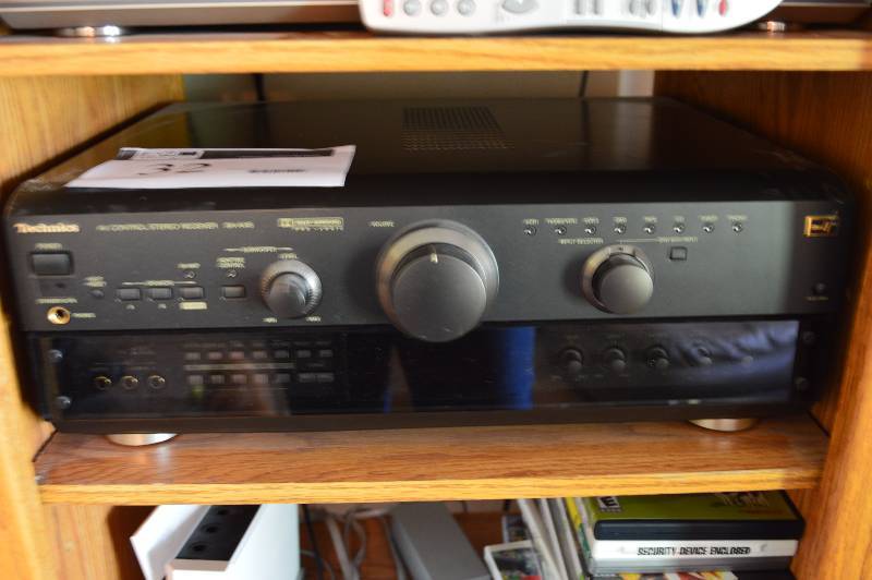 lot 32 image: Technics Stereo Receiver SA-AX6.