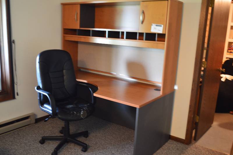 lot 36 image: Office Desk & Chair Desk has Organizer 72x 39 x 28 54 x 14.