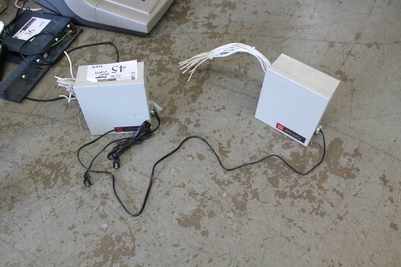 lot 45 image: Lot of (2) CCTV Camera & Accesory Power Supply ALTV2416.