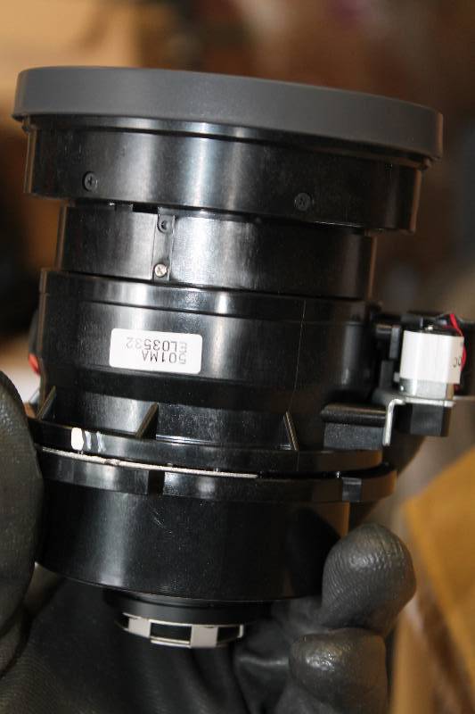 lot 43 image: Mitsubishi Projector Lens OL-XD2000FROption Lens.