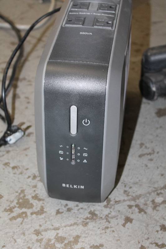 lot 71 image: Belkin F6C550-AVR Battery Backup  Surge Protection Powers On.