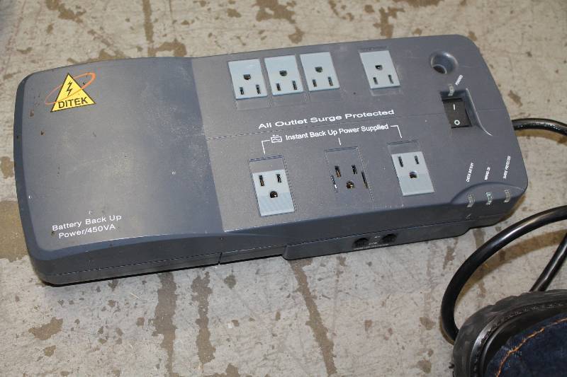 lot 51 image: Ditek Utility Outlet Model PT-450M Powers On.