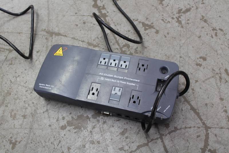 lot 50 image: Ditek Utility Outlet Model PT-450M Powers On.