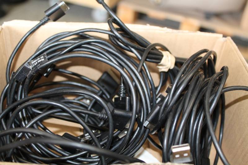 lot 77 image: Lot of (3) USB Table Cords Black.