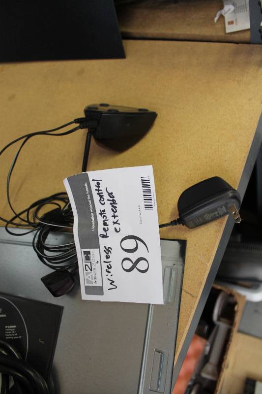 lot 89 image: Radioshack Wireless Radio Control Extender.