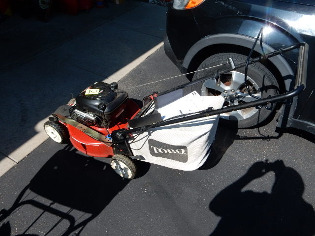 lot 2 image: Toro 22in, 190 cc Front Wheel Drive Self propelled Lawn Mower