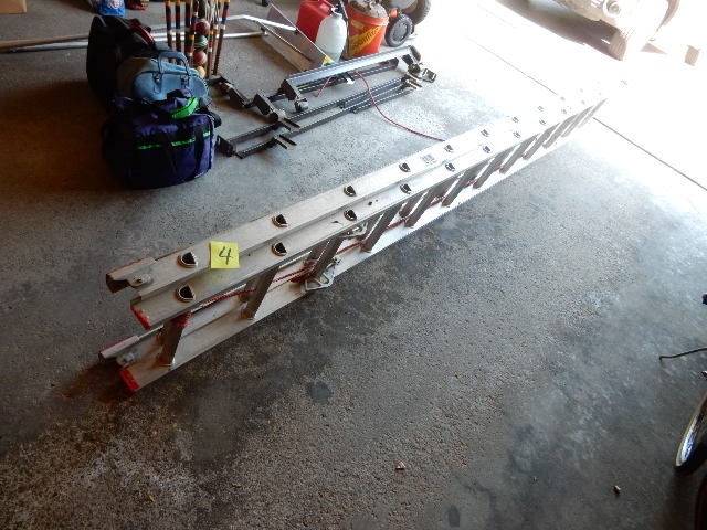 lot 4 image: Werner, 24ft Extension Ladder