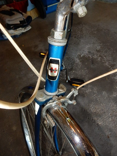 lot 6 image: Huffy 5 Speed Mens Bike from 70s