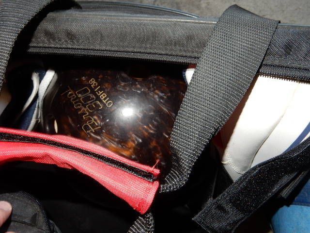 lot 51 image: 3 Bowling Balls and Bags