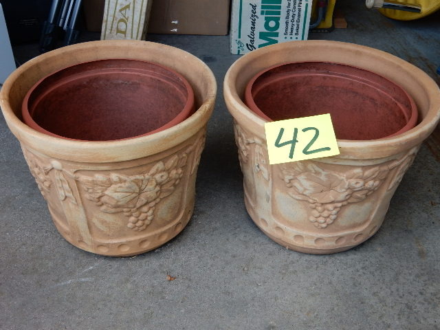 lot 42 image: 2, 14in x 12in h pottery planters with liners