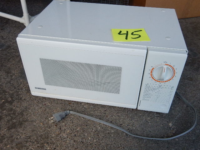 lot 45 image: Samsung, Microwave.. Tested and Works