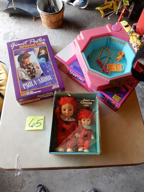 lot 65 image: Paula Abdul Puzzel, Just Clowns Dolls, Barbie Bubbling Hot tub