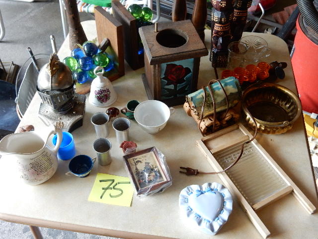 lot 75 image: Misc. Glassware items as pictured