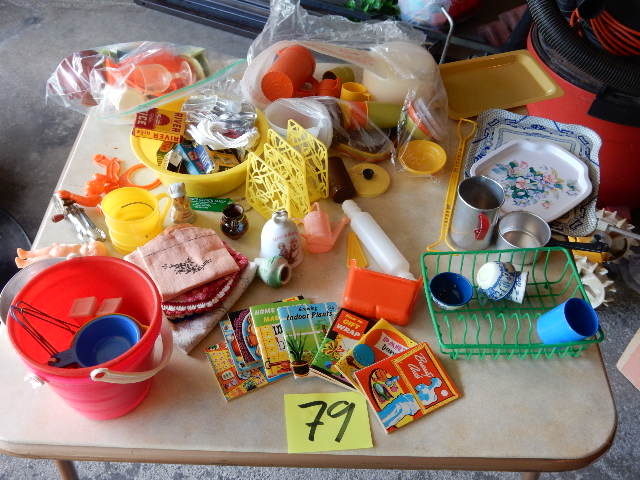 lot 79 image: Toy Dishes as pictured. See Closeups