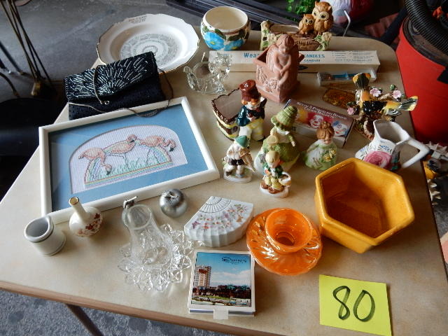 lot 80 image: Misc. Glass Decorative Items