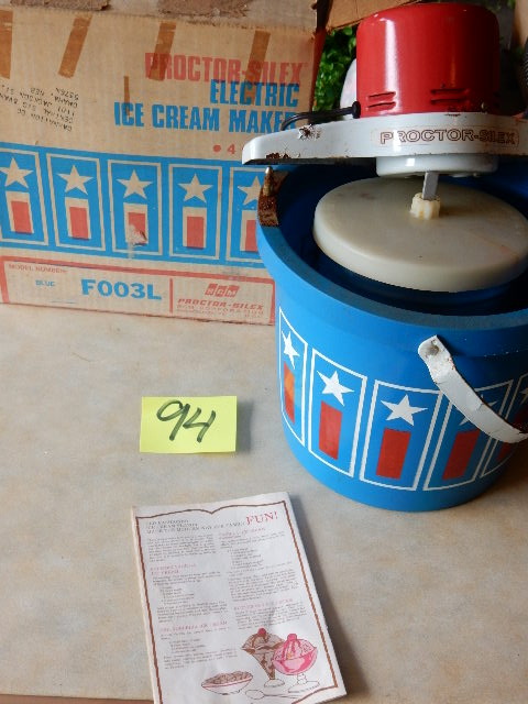 lot 94 image: Proctor Silex 4 Quart Ice Cream Maker