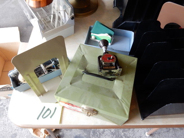 lot 101 image: Office supplies as shown.. Globe