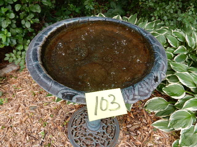 lot 103 image: Cast Iron Bird Bath