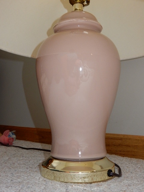 lot 17 image: Nice Table Lamp