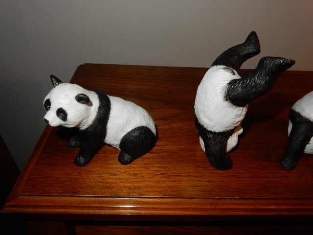 lot 24 image: Plaster Cast Panda statuettes.. 6.. Very nice shape