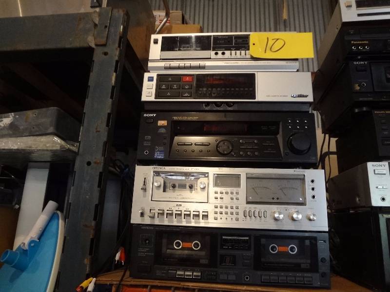 lot 10 image: Lot of Electronics