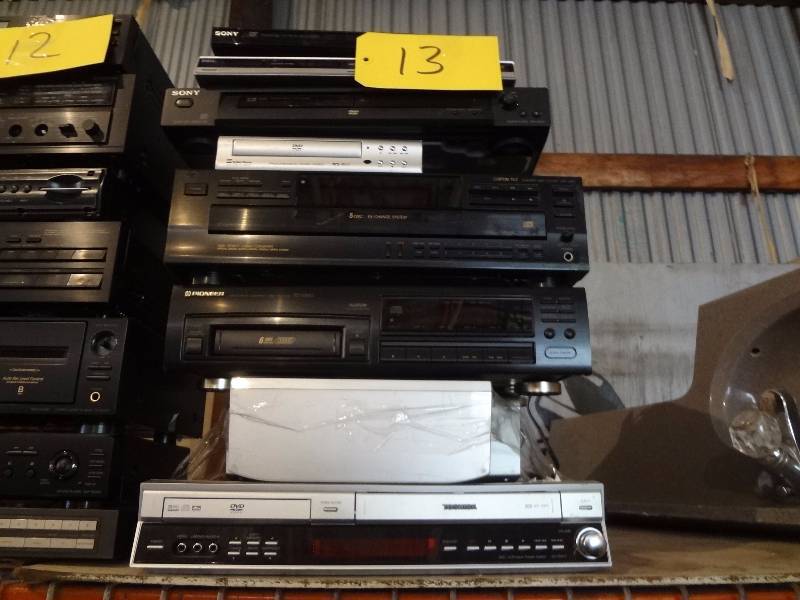 lot 13 image: Lot of Electronics