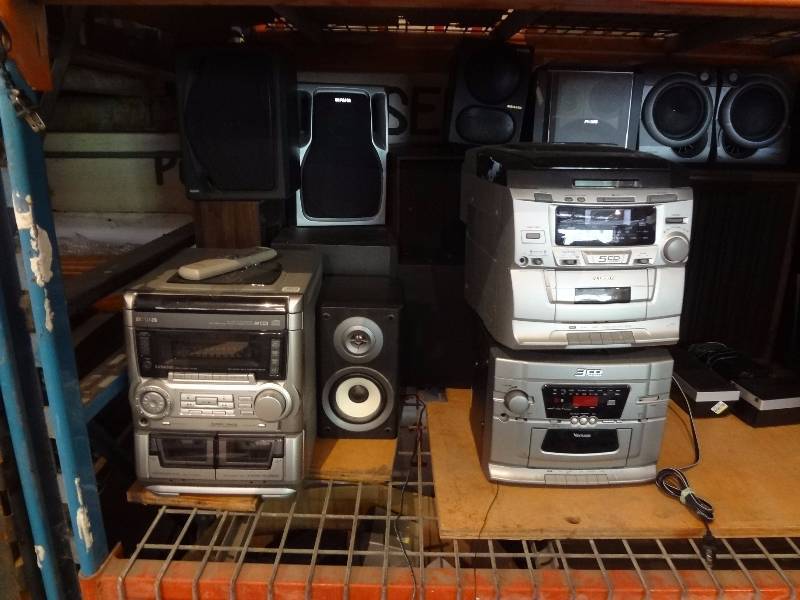 lot 14 image: Huge lot of Electronics