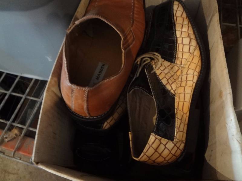 lot 25 image: Shoes