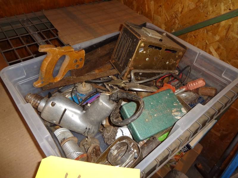 lot 40 image: Tools, Charger