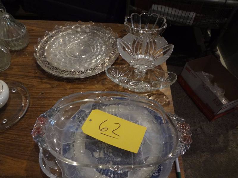 lot 62 image: Glass Pieces