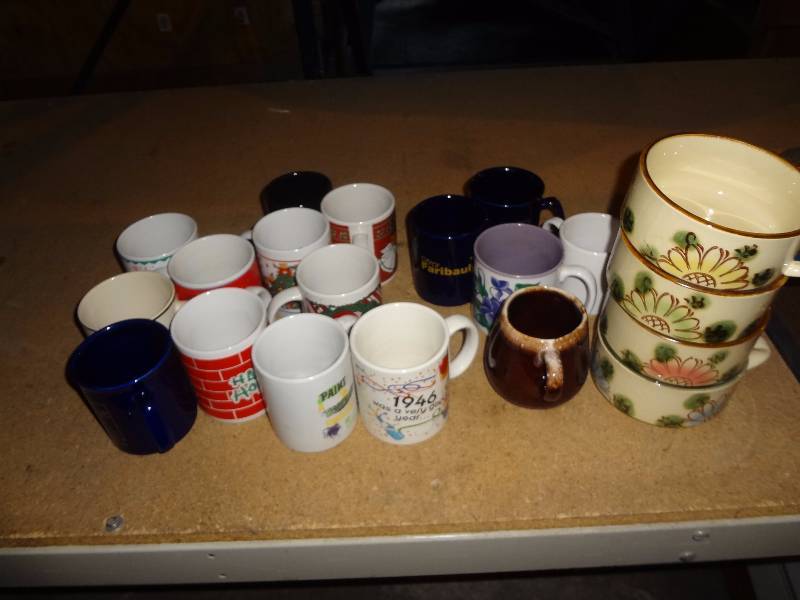 lot 67 image: Stuff and Cups