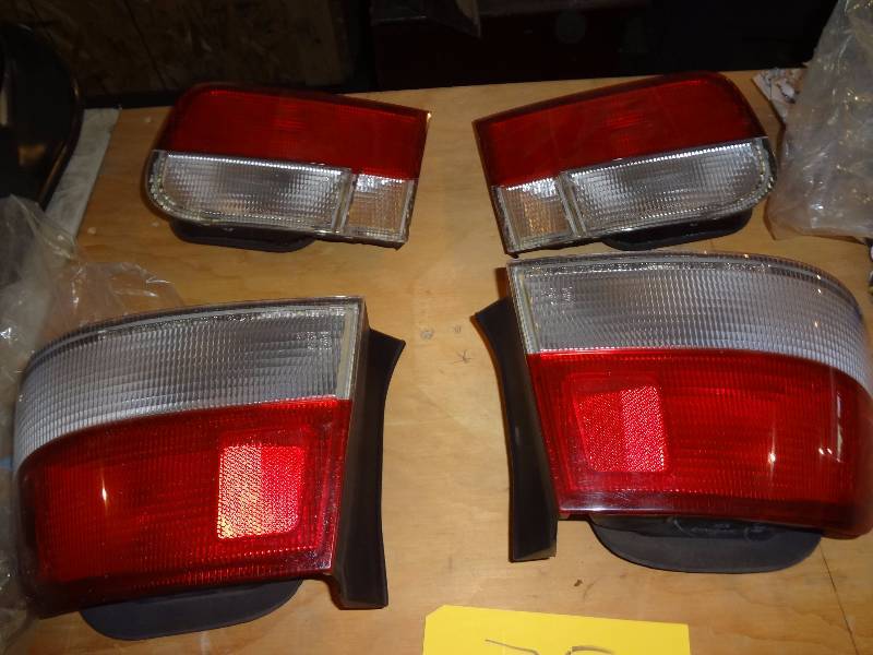 lot 75 image: Honda Tail Lights, Roof Rack off a Suburban