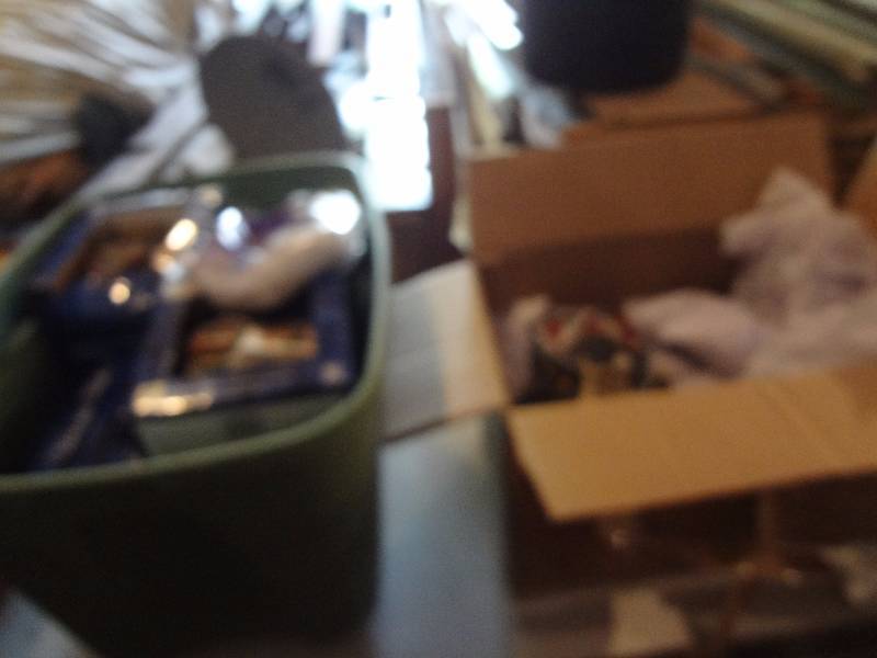 lot 92 image: Lot of Xmas Village Pieces