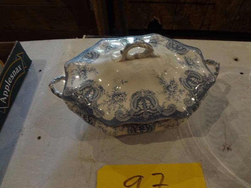 lot 97 image: Lot of Porcelain Pieces