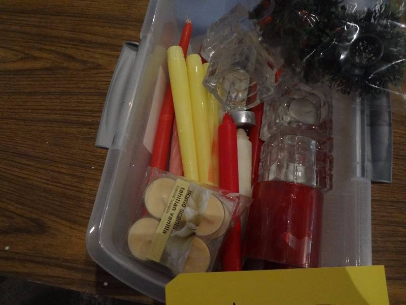 lot 105 image: Lot of Candles