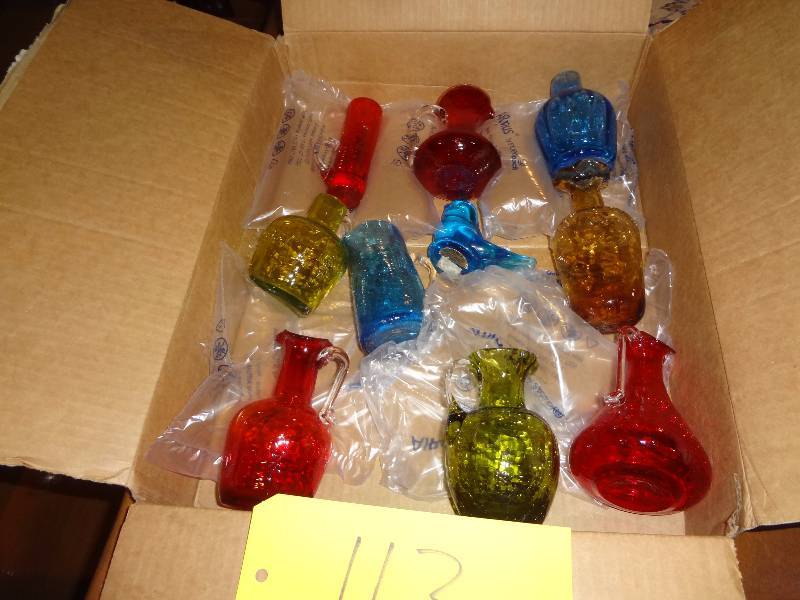 lot 113 image: Lot of Small Colored Glass