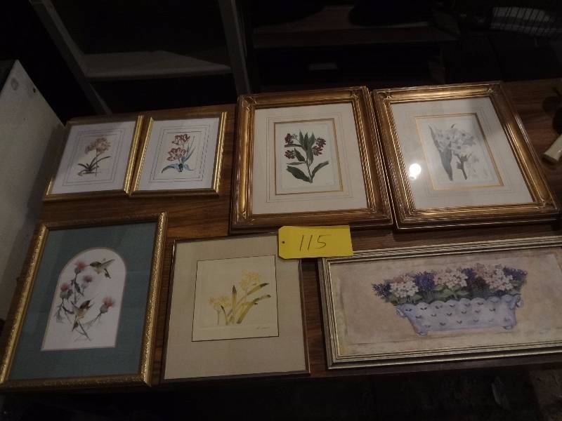 lot 115 image: Lot of Wall Accents, Nice Frames