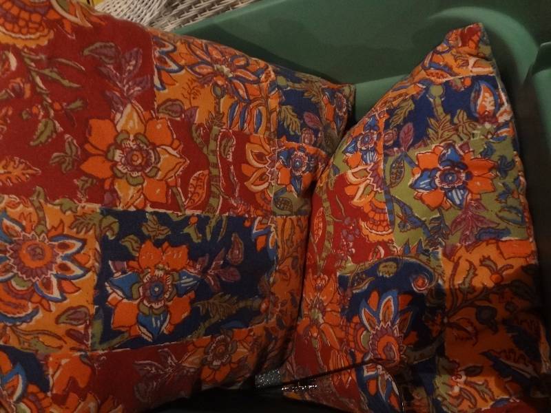 lot 118 image: Lot of Decorator Pillows , Paper,Stuffed Toys
