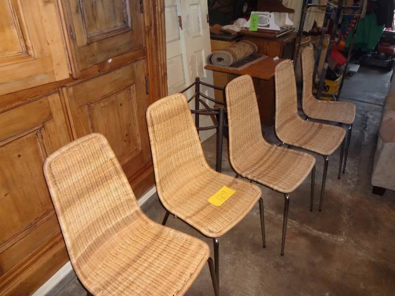 lot 129 image: 4 Wicker Chairs