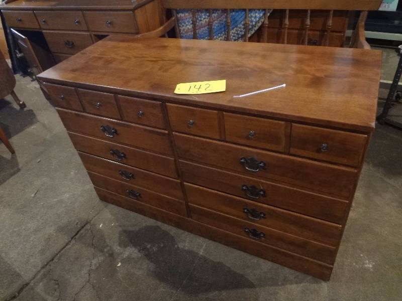lot 142 image: Ethan-Allen Chest of Drawers