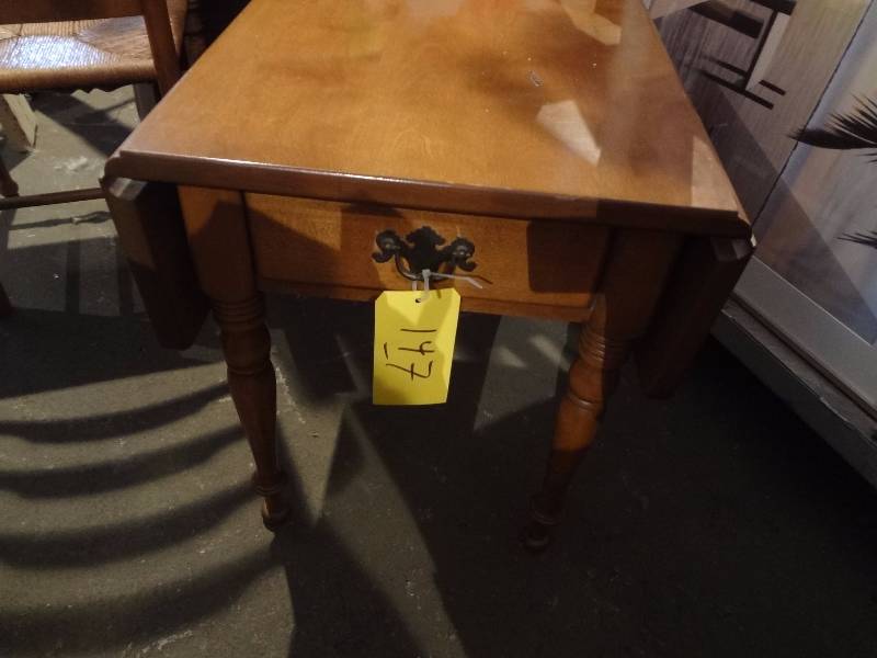 lot 147 image: Small Drop Leaf Side Table