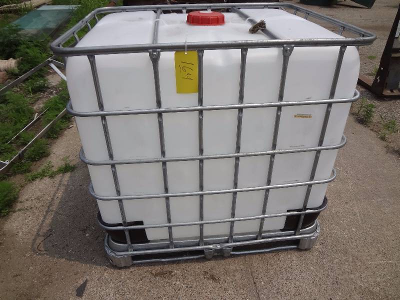 lot 164 image: Plastic Tank